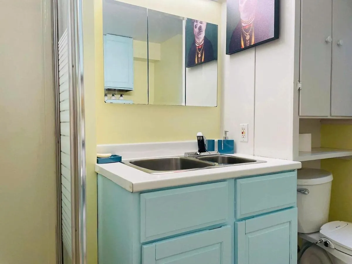Spacious And Cozy Apartment Suite 哈利法克斯