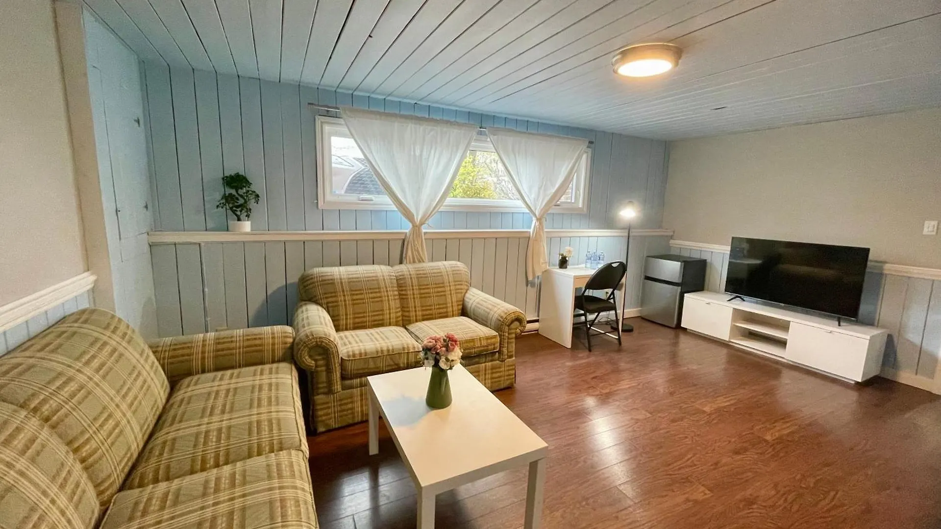 Spacious And Cozy Apartment Suite 哈利法克斯